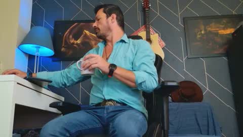 Aaron online show from October 3, 2025, 8:33 am