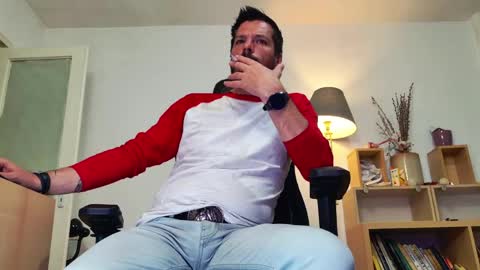 Snapshot of aaronbomer chatting on May 6, 2026, 8:47 pm Aaron online show from May 6, 2026, 8:47 pm