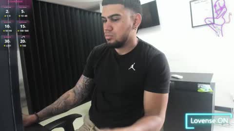 ig aaron hunter123 online show from March 20, 2026, 5:18 pm