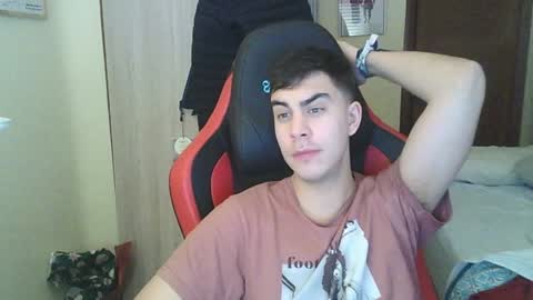 Snapshot of aaronlavine chatting on December 26, 2024, 9:26 pm aaronlavine online show from December 26, 2024, 9:26 pm