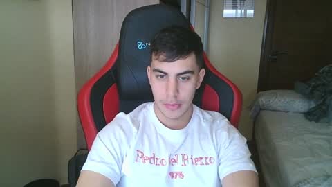 Snapshot of aaronlavine chatting on February 7, 2025, 2:15 pm aaronlavine online show from February 7, 2025, 2:15 pm