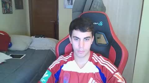 Snapshot of aaronlavine chatting on February 18, 2026, 4:58 pm aaronlavine online show from February 18, 2026, 4:58 pm