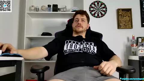 Aaron  online show from June 12, 2026, 4:22 am