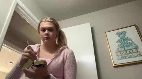 Snapshot of ababyy2901 chatting on September 19, 2025, 9:37 pm ababyy2901 online show from September 19, 2025, 9:37 pm