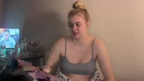 Snapshot of ababyy2901 chatting on October 28, 2025, 6:17 am ababyy2901 online show from October 28, 2025, 6:17 am