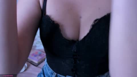 abbie online show from October 7, 2025, 7:33 pm