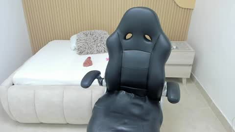 abbiecarson online show from April 24, 2026, 12:29 pm