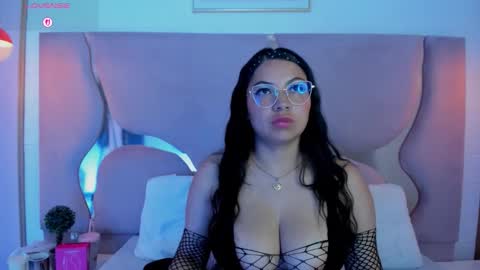 abbiejones_ online show from September 18, 2025, 1:02 pm