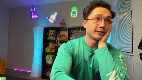 Snapshot of abbuddy920236 chatting on December 21, 2024, 5:14 am buddy online show from December 21, 2024, 5:14 am