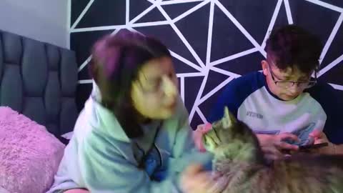 Abby y Crhiss  online show from February 23, 2025, 7:00 am