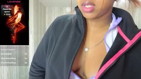 Snapshot of abby_t_ chatting on October 17, 2025, 2:37 am abby online show from October 17, 2025, 2:37 am