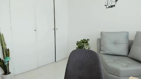 Laura  online show from May 15, 2026, 3:19 pm