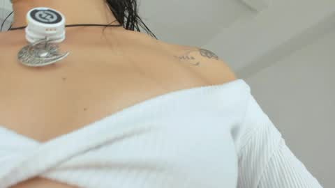 Laura  online show from May 20, 2026, 3:07 pm