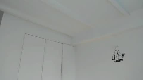 Laura  online show from June 10, 2026, 11:03 pm