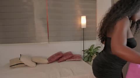 Snapshot of abbylinx1 chatting on September 26, 2025, 12:20 pm Abby Linx online show from September 26, 2025, 12:20 pm