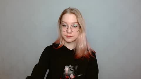 Abby Lovense is active online show from December 24, 2024, 9:06 am