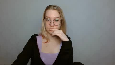 Abby Lovense is active online show from January 28, 2025, 10:02 am