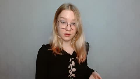 Abby Lovense is active online show from February 6, 2025, 12:05 pm