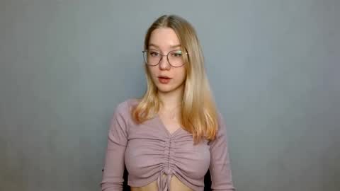 Abby Lovense is active online show from February 21, 2025, 11:22 am