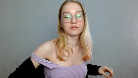 Abby Lovense is active online show from February 22, 2025, 12:51 pm