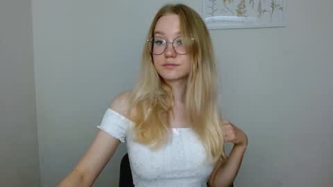 Abby Lovense is active online show from September 9, 2025, 9:31 am