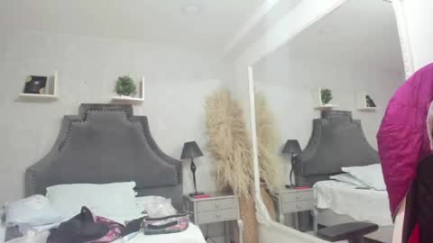 abbyrogers1 online show from May 5, 2026, 5:15 am
