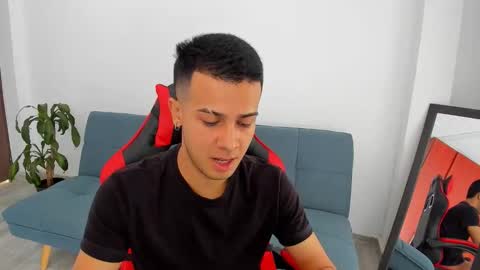 Independence model AbelAsburgo online show from March 19, 2026, 4:11 pm