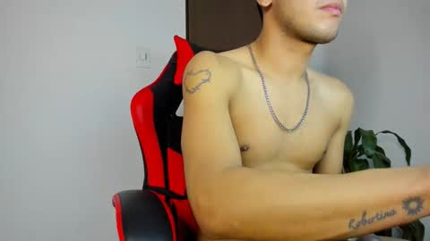 Independence model AbelAsburgo online show from April 23, 2026, 6:36 am