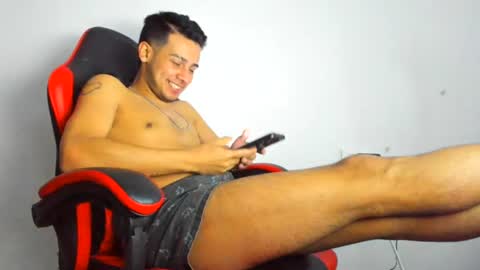 Independence model AbelAsburgo online show from July 11, 2026, 11:06 pm
