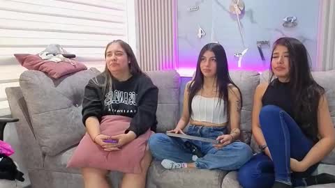 Abella online show from October 29, 2025, 8:54 pm