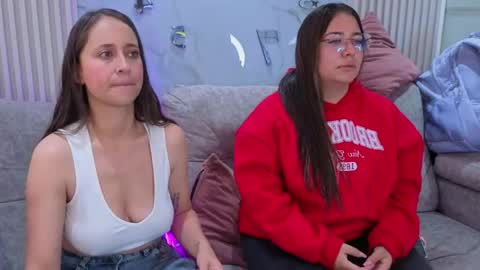 abella_as_ online show from April 22, 2026, 1:34 pm