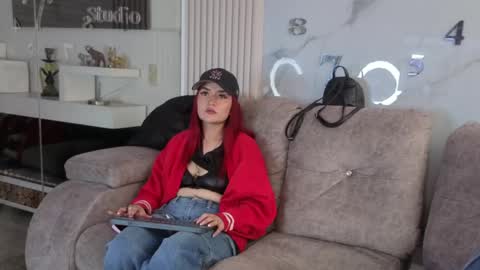 abella_as_ online show from April 28, 2026, 2:33 pm