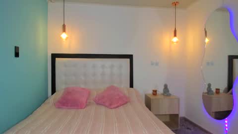 Snapshot of abellaconnor chatting on September 28, 2025, 9:09 pm Abella and Kendra online show from September 28, 2025, 9:09 pm