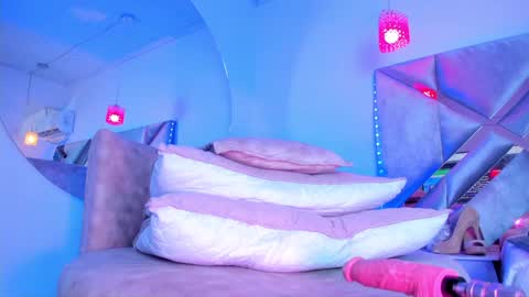 abelladgr online show from January 5, 2025, 9:05 am