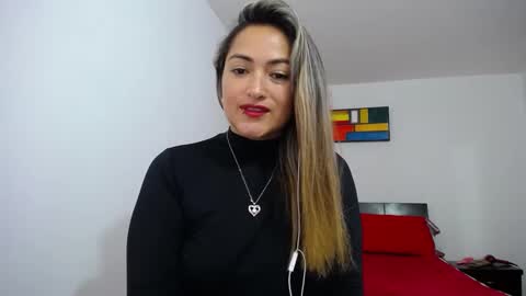 ximena online show from February 21, 2025, 1:33 pm