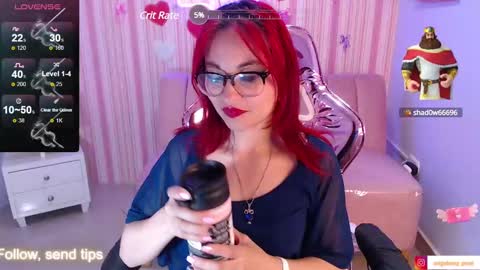 abril_ch_ online show from January 13, 2025, 1:49 pm