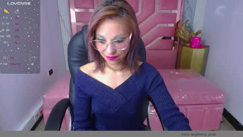 abril_ch_ online show from May 6, 2026, 12:21 pm