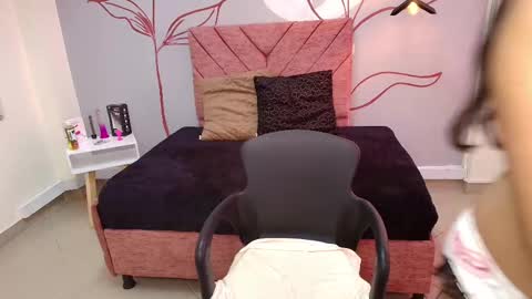 ABRIL MATTHEWS online show from February 22, 2025, 3:25 pm
