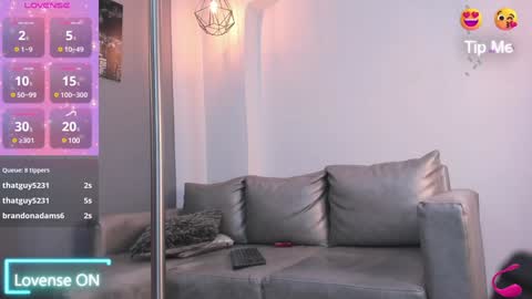 Abril  online show from January 1, 2025, 12:32 am