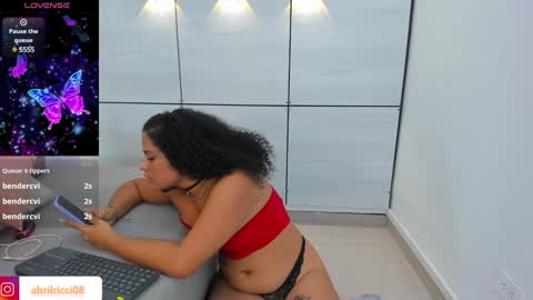 Abril  online show from January 25, 2025, 10:29 am
