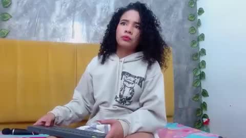 Abrilcols online show from September 9, 2025, 3:06 am