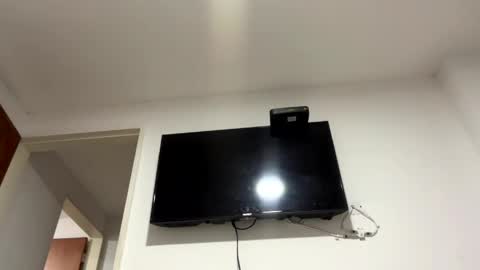 abrilsantosxo online show from May 9, 2026, 8:03 pm