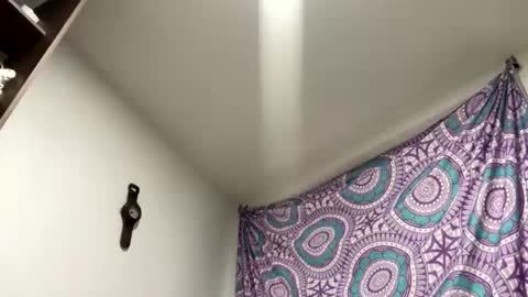 abrilsantosxo online show from June 15, 2026, 11:45 am