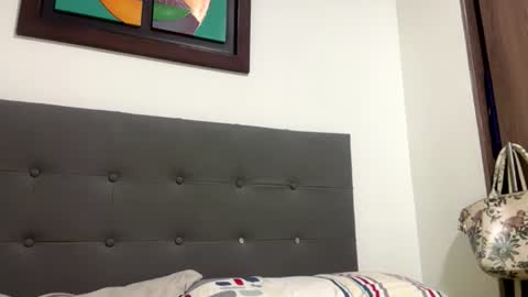 abrilsantosxo online show from June 16, 2026, 12:52 pm
