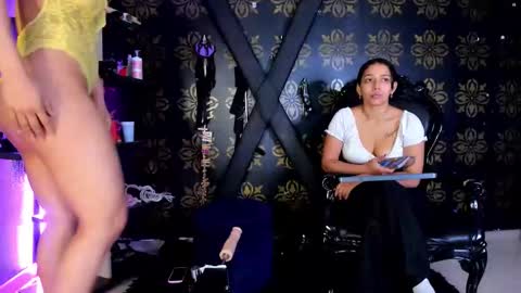 AbrilSonne online show from March 18, 2026, 2:42 pm