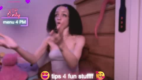 Peach online show from May 12, 2026, 2:52 am