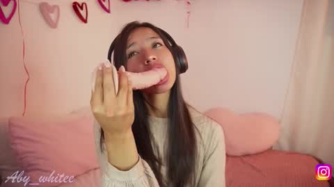 Snapshot of aby_whitee chatting on February 20, 2026, 5:15 am Aby online show from February 20, 2026, 5:15 am