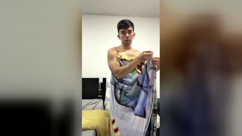 centric independent model   online show from December 22, 2025, 1:41 pm