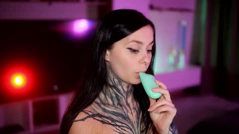 acid_pie online show from September 19, 2025, 5:57 pm