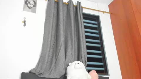 Snapshot of ada_gales_ chatting on November 8, 2025, 4:12 am Isa online show from November 8, 2025, 4:12 am